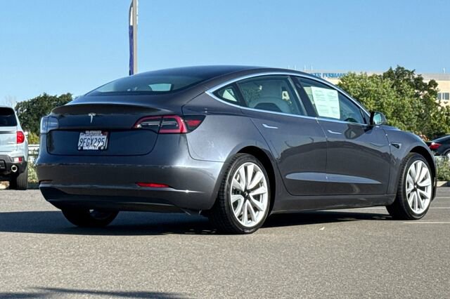 Used 2019 Tesla Model 3 Standard Range RWD image 4