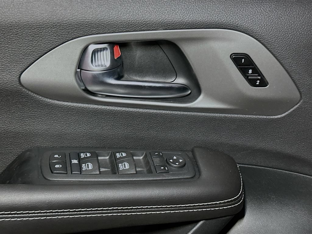 New 2027 Chrysler Pacifica Select FWD image 15