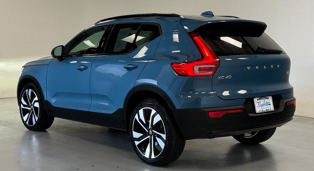Used 2023 Volvo XC40 B5 Plus w/ Driver Assist Package AWD/4WD image 4