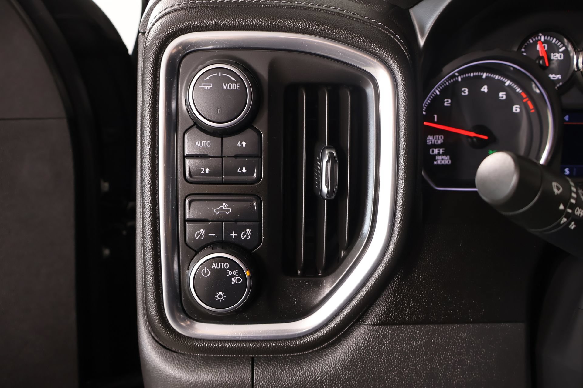 Used 2020 Chevrolet Silverado 1500 LT w/ Texas Edition AWD/4WD image 8