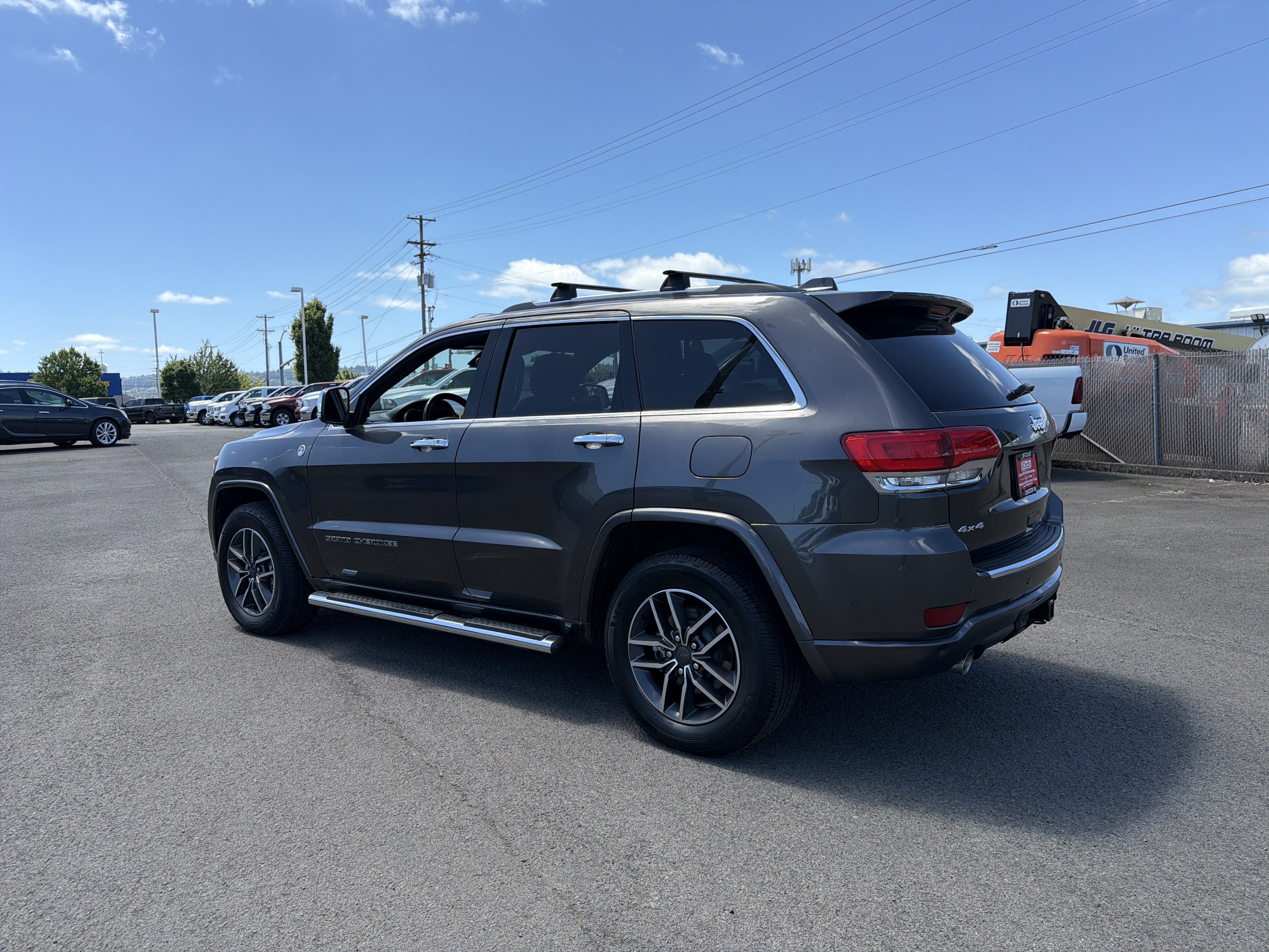 Used 2019 Jeep Grand Cherokee Overland AWD/4WD image 3