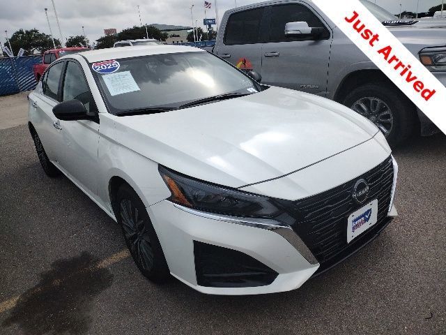 Used 2025 Nissan Altima 2.5 SV FWD image 5