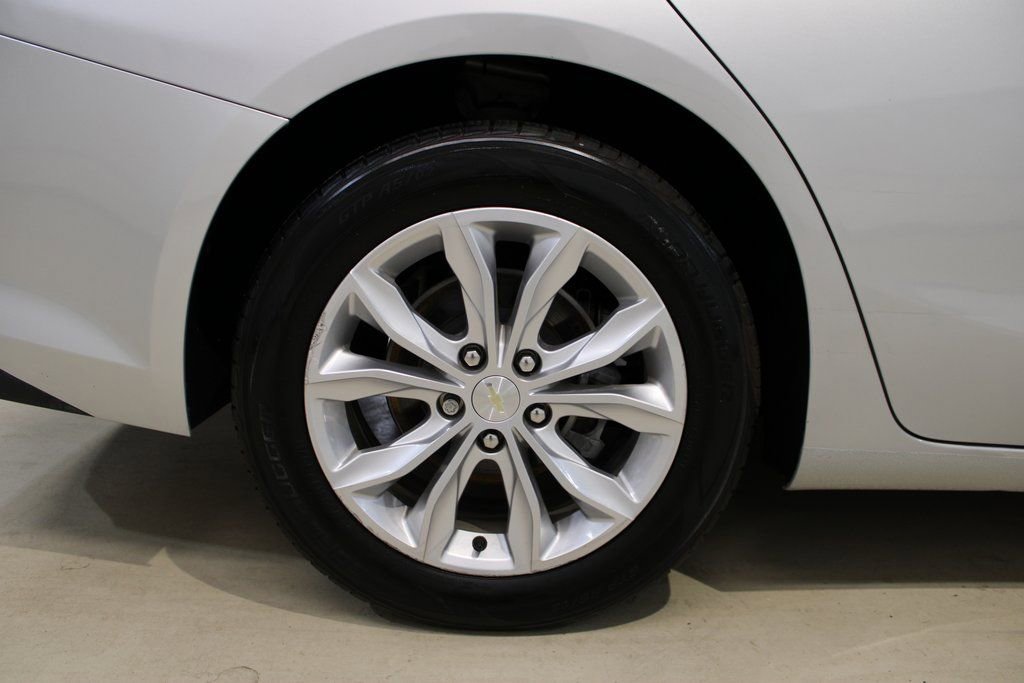 Used 2019 Chevrolet Malibu LT image 12
