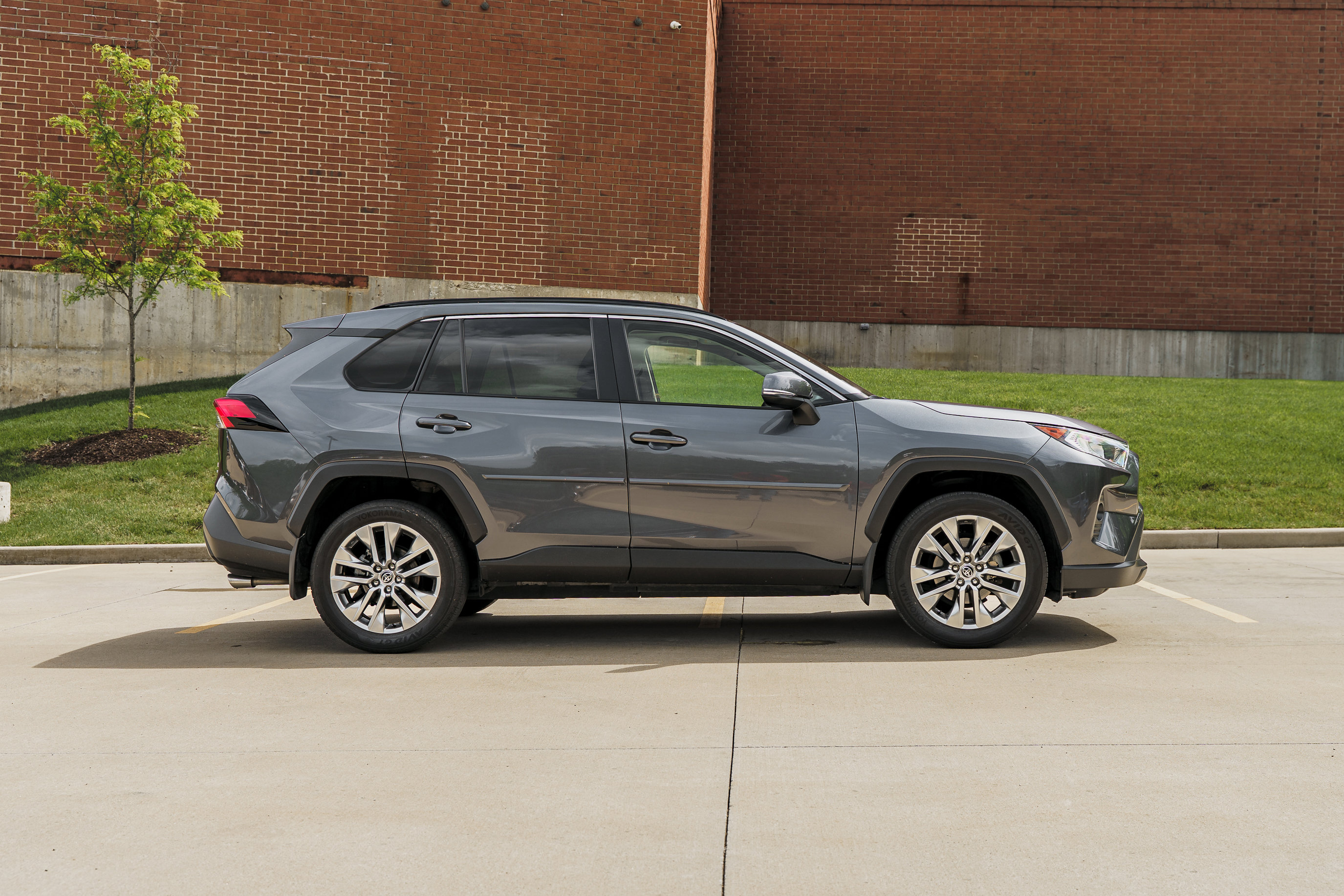 Used 2020 Toyota RAV4 XLE Premium AWD/4WD image 3