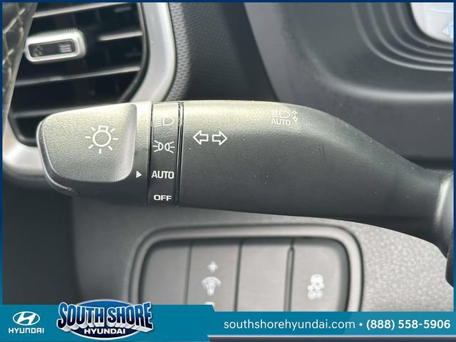 Certified 2025 Hyundai Venue SEL FWD image 24