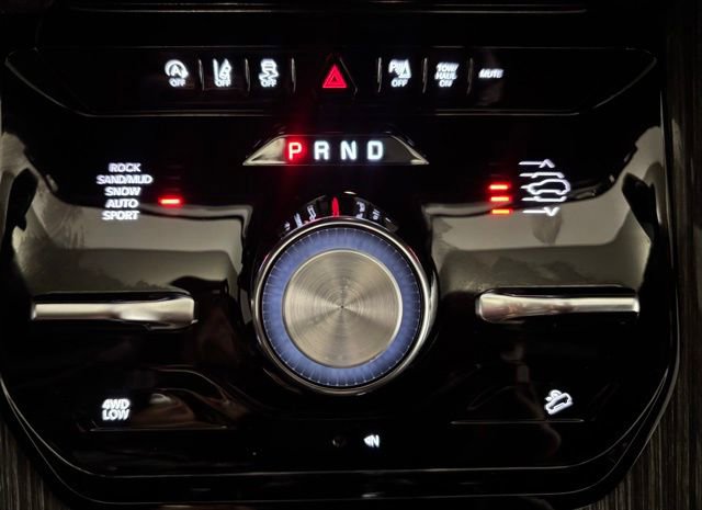 Used 2022 Jeep Wagoneer Series III w/ Premium Group I image 39