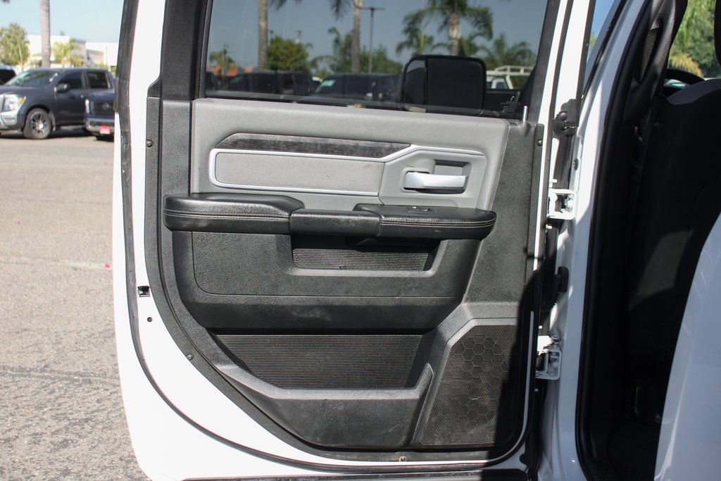 Used 2021 RAM 3500 Big Horn image 34