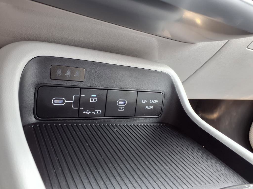 Used 2025 Hyundai Kona SE image 6