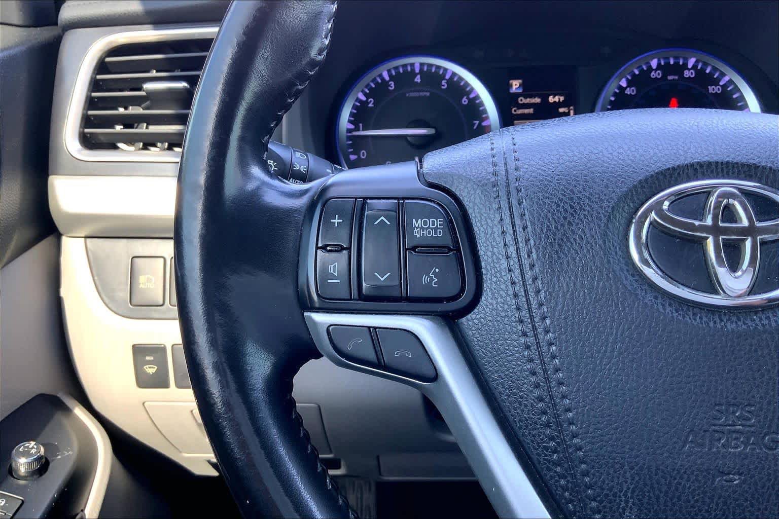 Used 2018 Toyota Highlander Limited FWD image 22