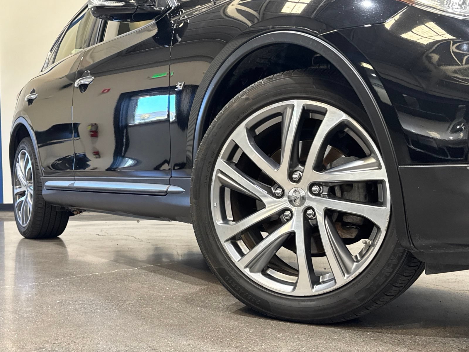 Used 2017 INFINITI QX50 AWD w/ Premium Plus Package image 3