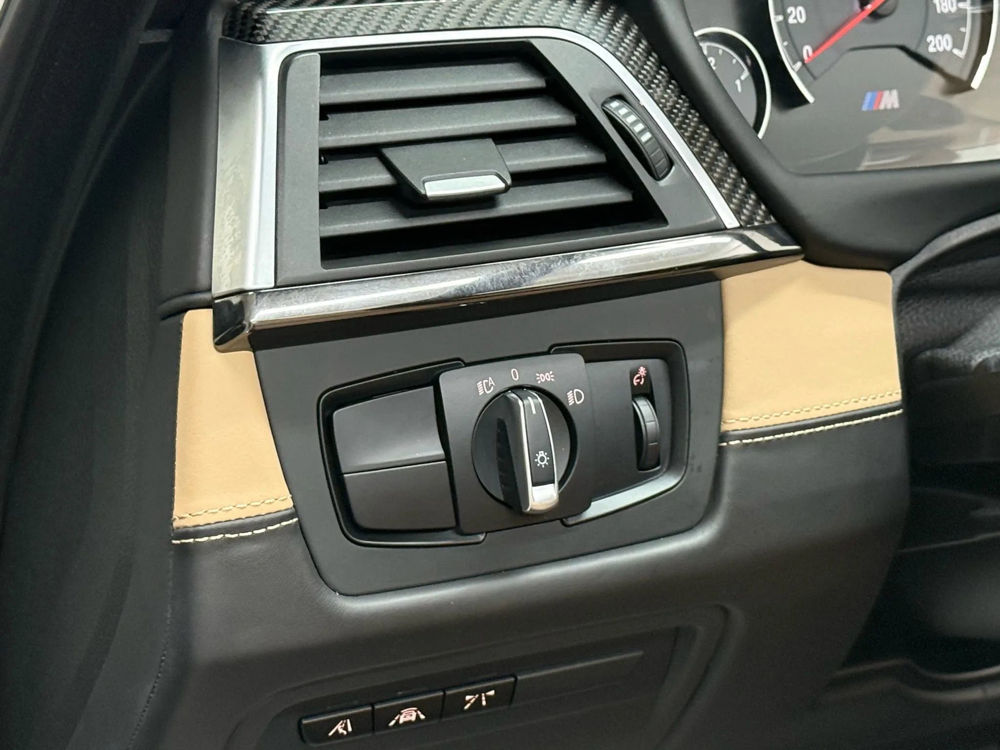 Used 2016 BMW M4 Convertible image 33