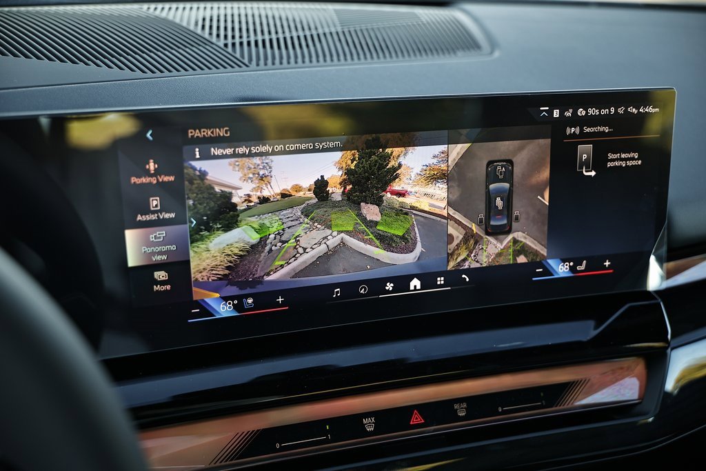New 2026 BMW 550e xDrive w/ Premium Package image 37