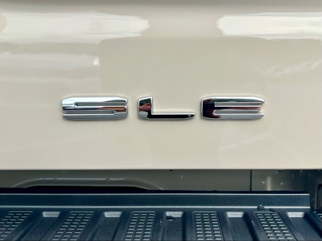 New 2026 GMC Sierra 1500 SLE image 11
