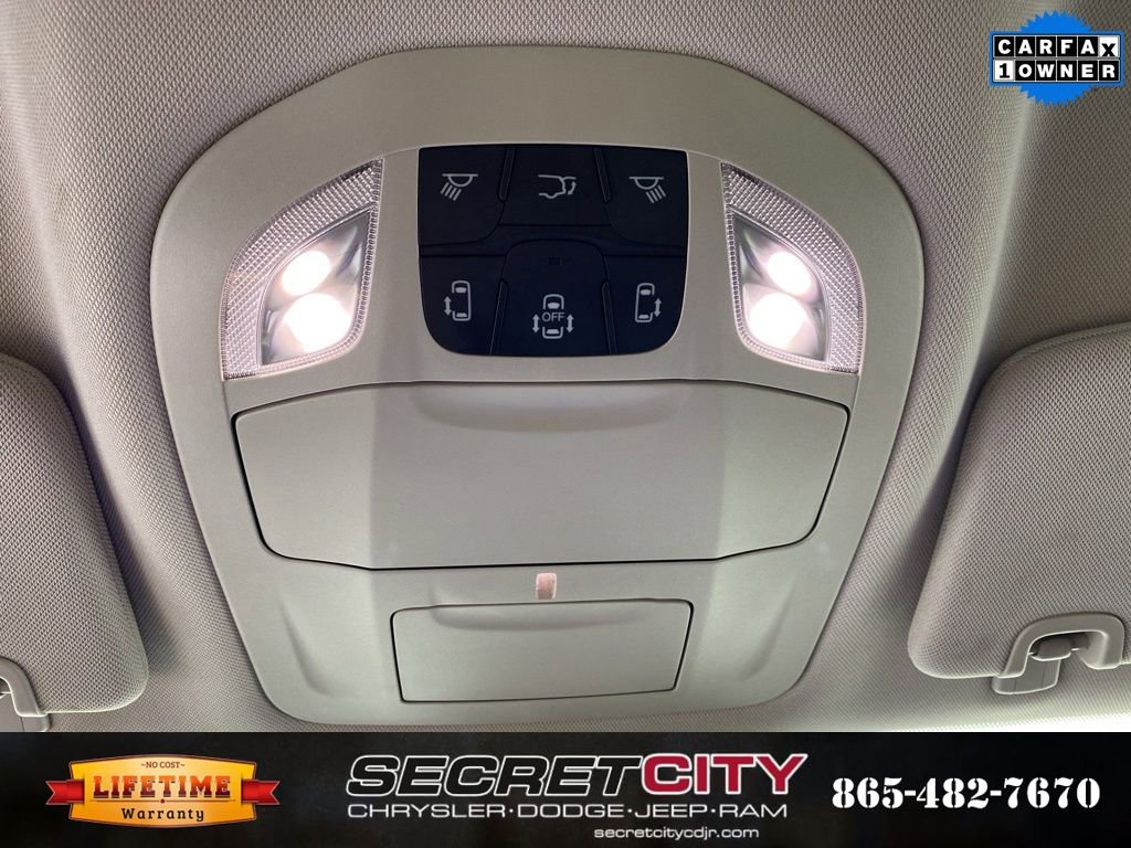 Used 2024 Chrysler Pacifica Touring-L image 20