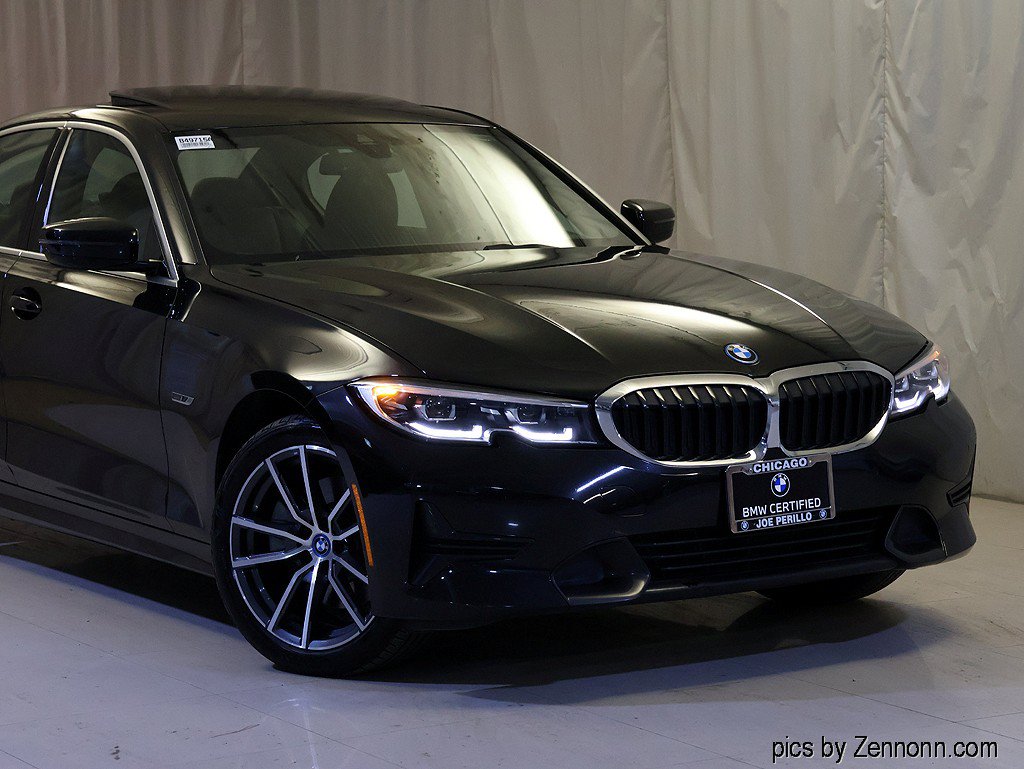 Used 2022 BMW 330e xDrive w/ Premium Package AWD/4WD image 2