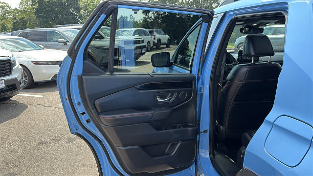 Used 2023 Honda Pilot TrailSport image 22