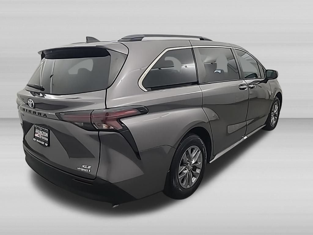 Used 2023 Toyota Sienna XLE AWD/4WD image 4