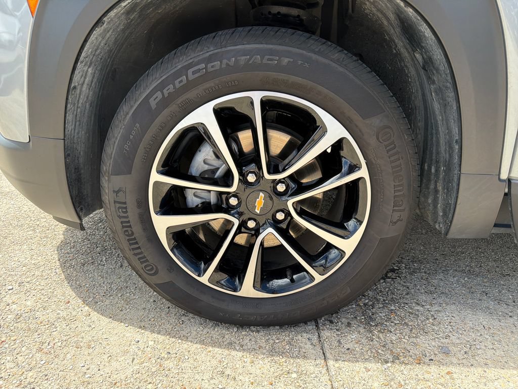 Certified 2025 Chevrolet TrailBlazer LT AWD/4WD image 26