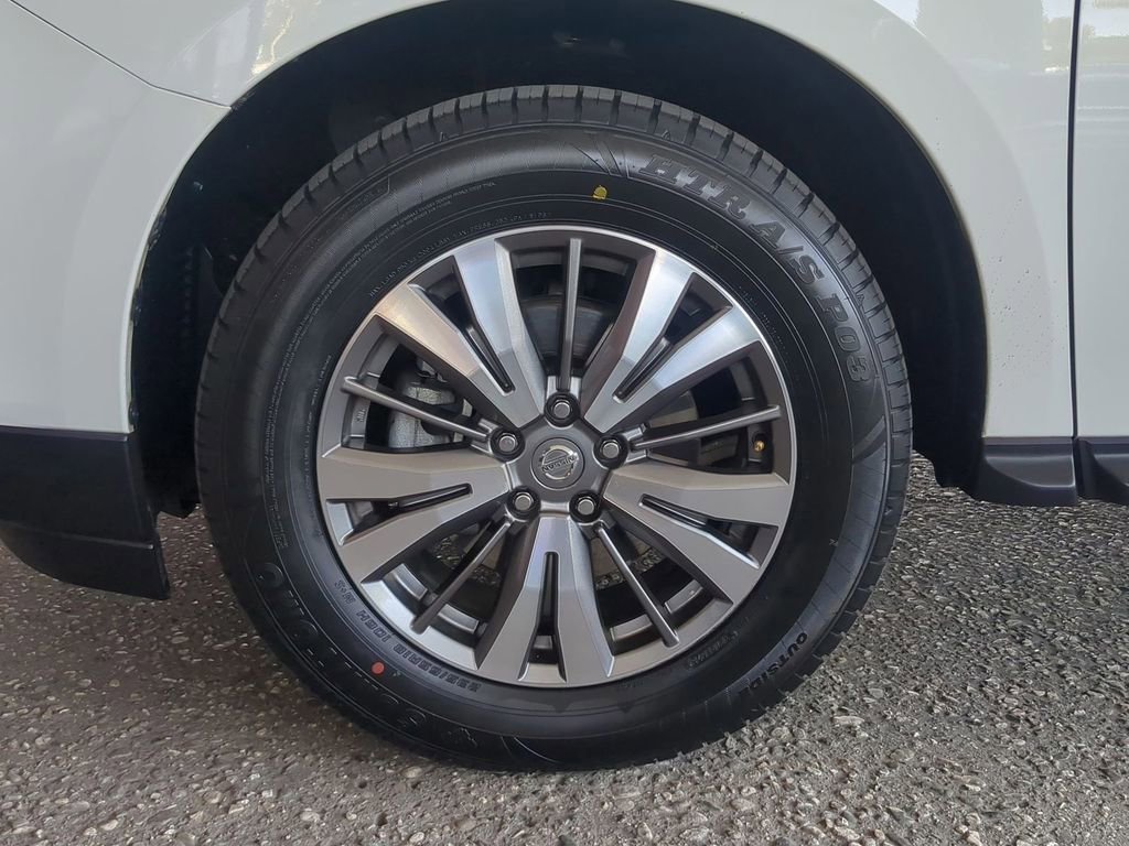 Used 2020 Nissan Pathfinder SV image 35