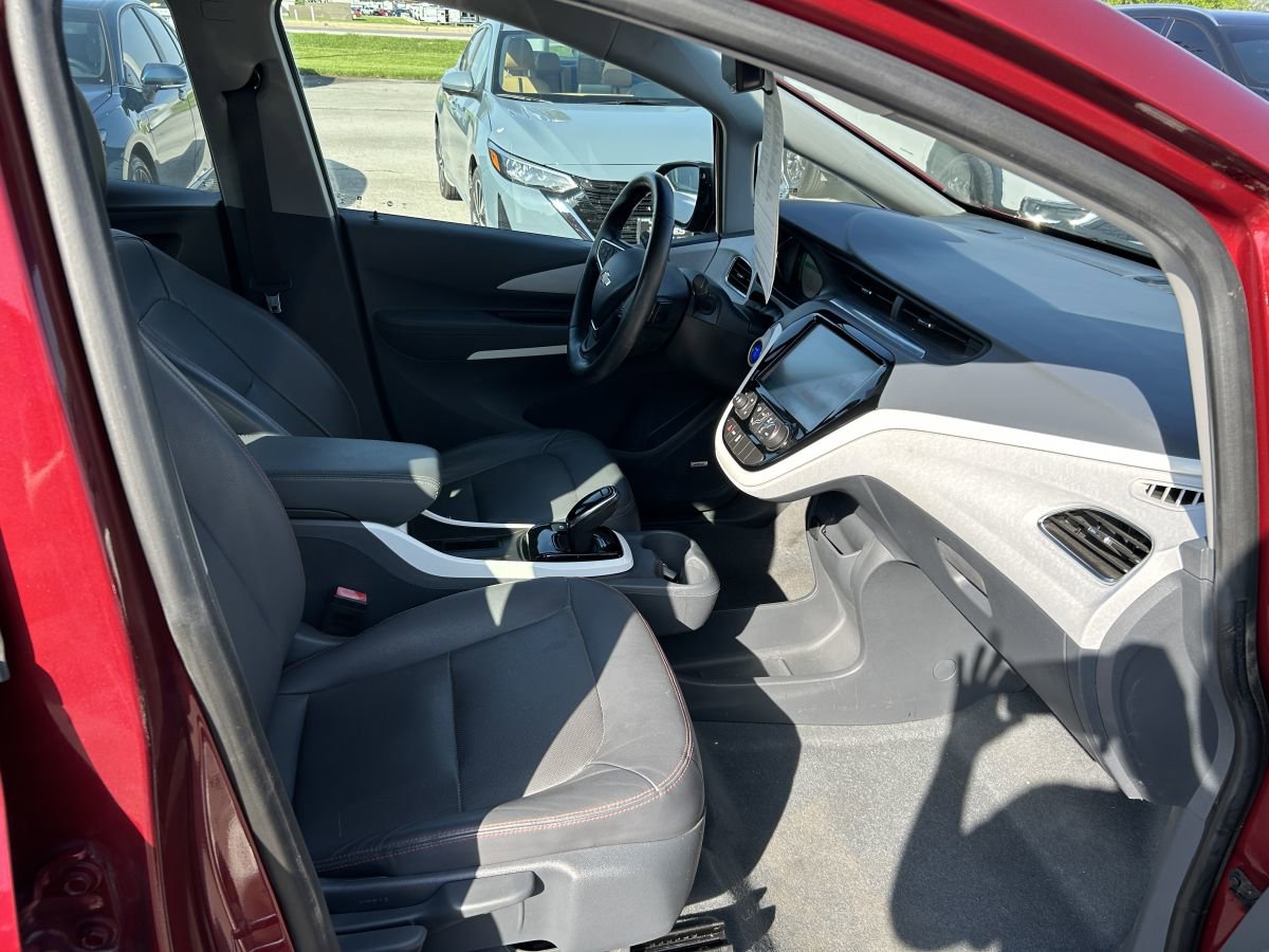 Used 2017 Chevrolet Bolt Premier w/ Driver Confidence II Package image 12