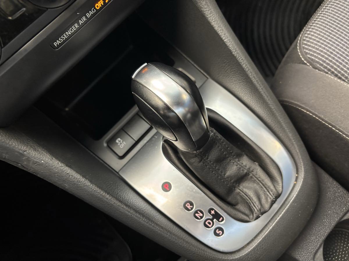 Used 2011 Volkswagen Golf 4-Door image 18