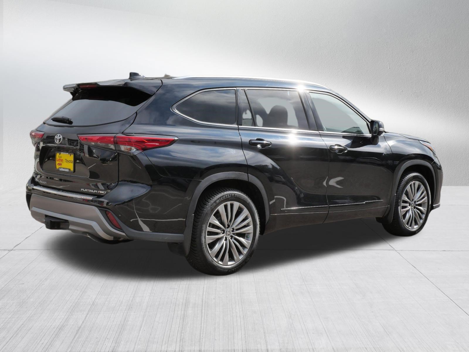 Used 2022 Toyota Highlander Platinum AWD/4WD image 8