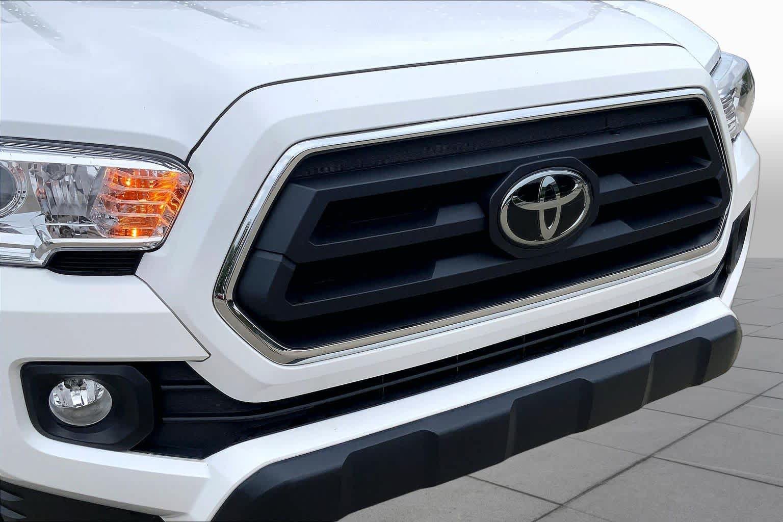 Used 2023 Toyota Tacoma SR5 RWD image 31