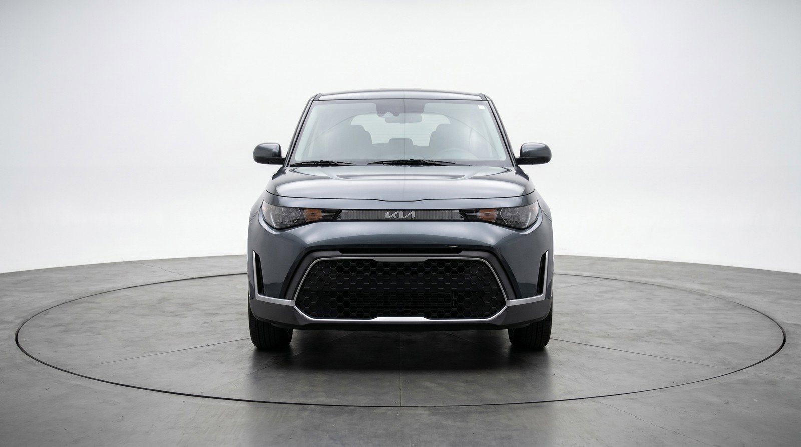 Used 2025 Kia Soul LX w/ LX Technology Package FWD image 2