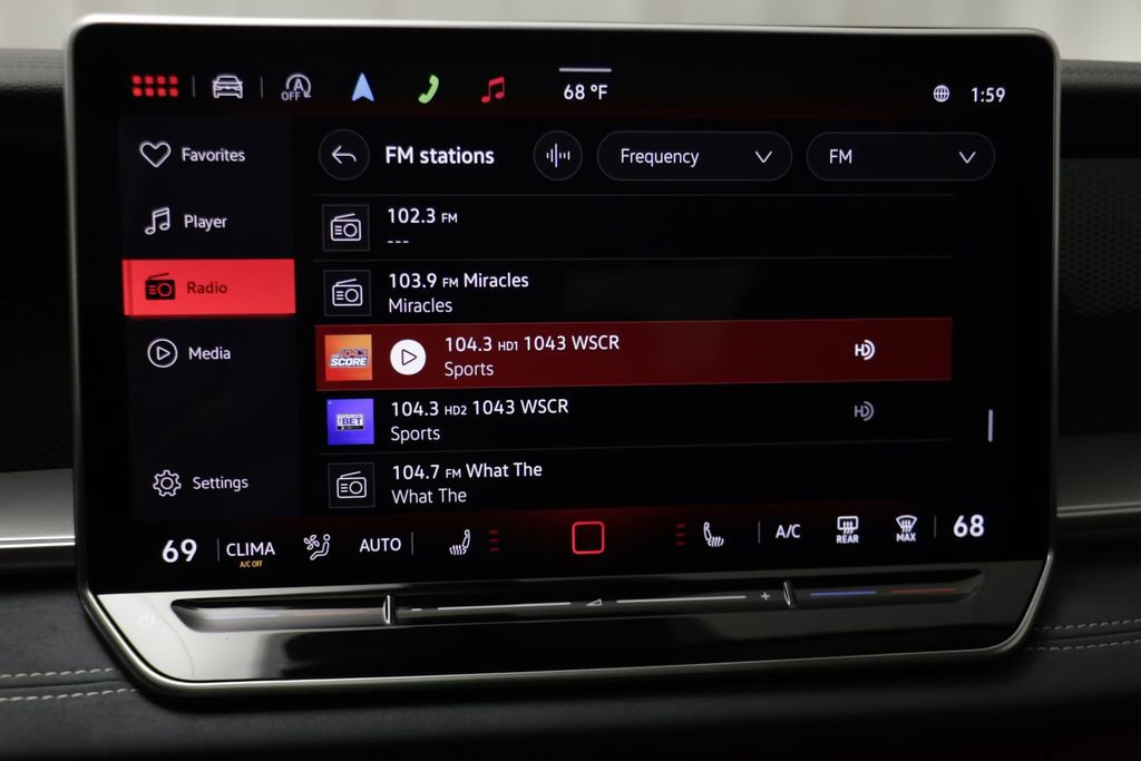 Used 2025 Volkswagen Tiguan SE w/ Panoramic Sunroof Package AWD/4WD image 9