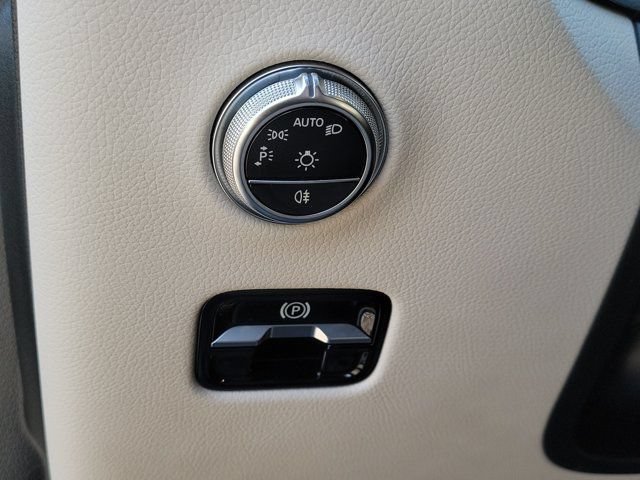 Used 2025 Mercedes-Benz GLC 300 image 21