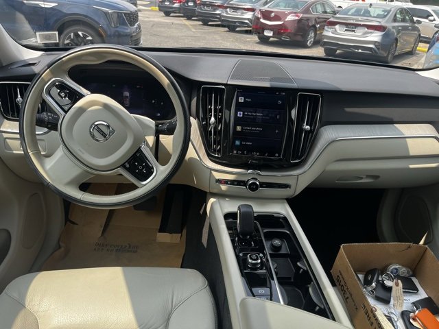 Certified 2023 Volvo XC60 B5 Plus image 2