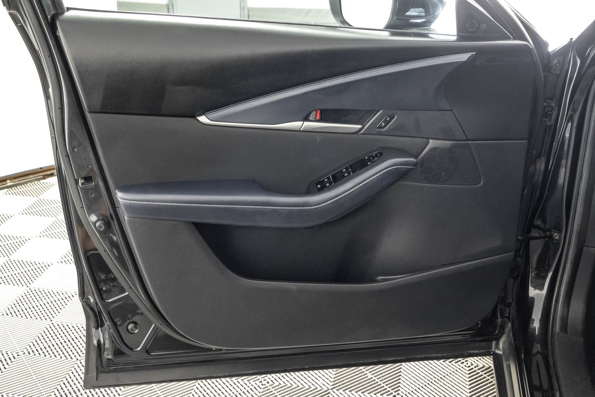 Used 2020 MAZDA CX-30 FWD image 33