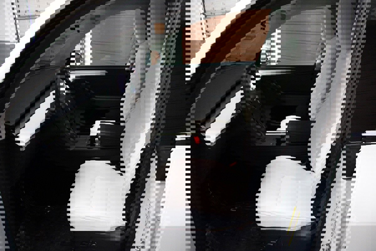 Used 2024 Tesla Model Y Long Range image 17