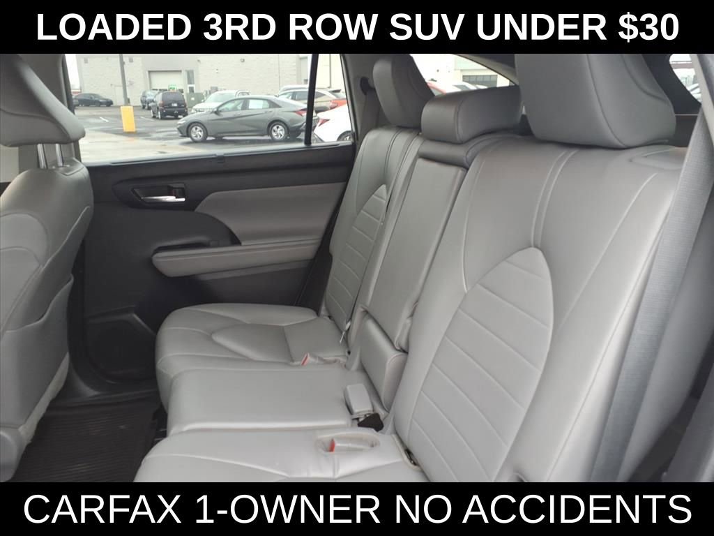 Used 2022 Toyota Highlander XLE AWD/4WD image 26