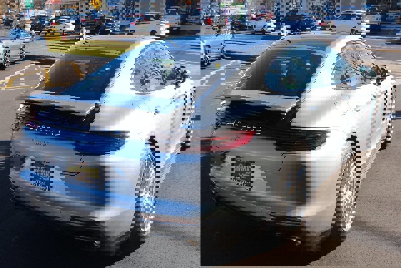 Used 2018 Porsche Panamera 4 image 3