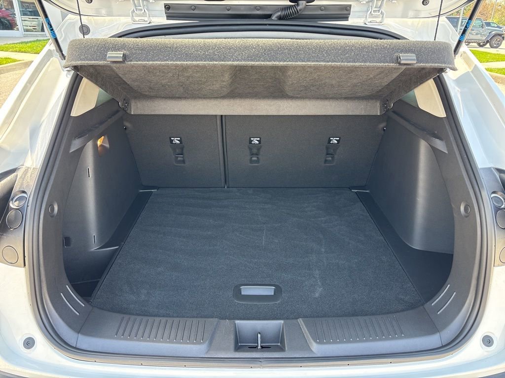 Used 2025 Chevrolet Trax LT w/ LT Convenience Package image 11