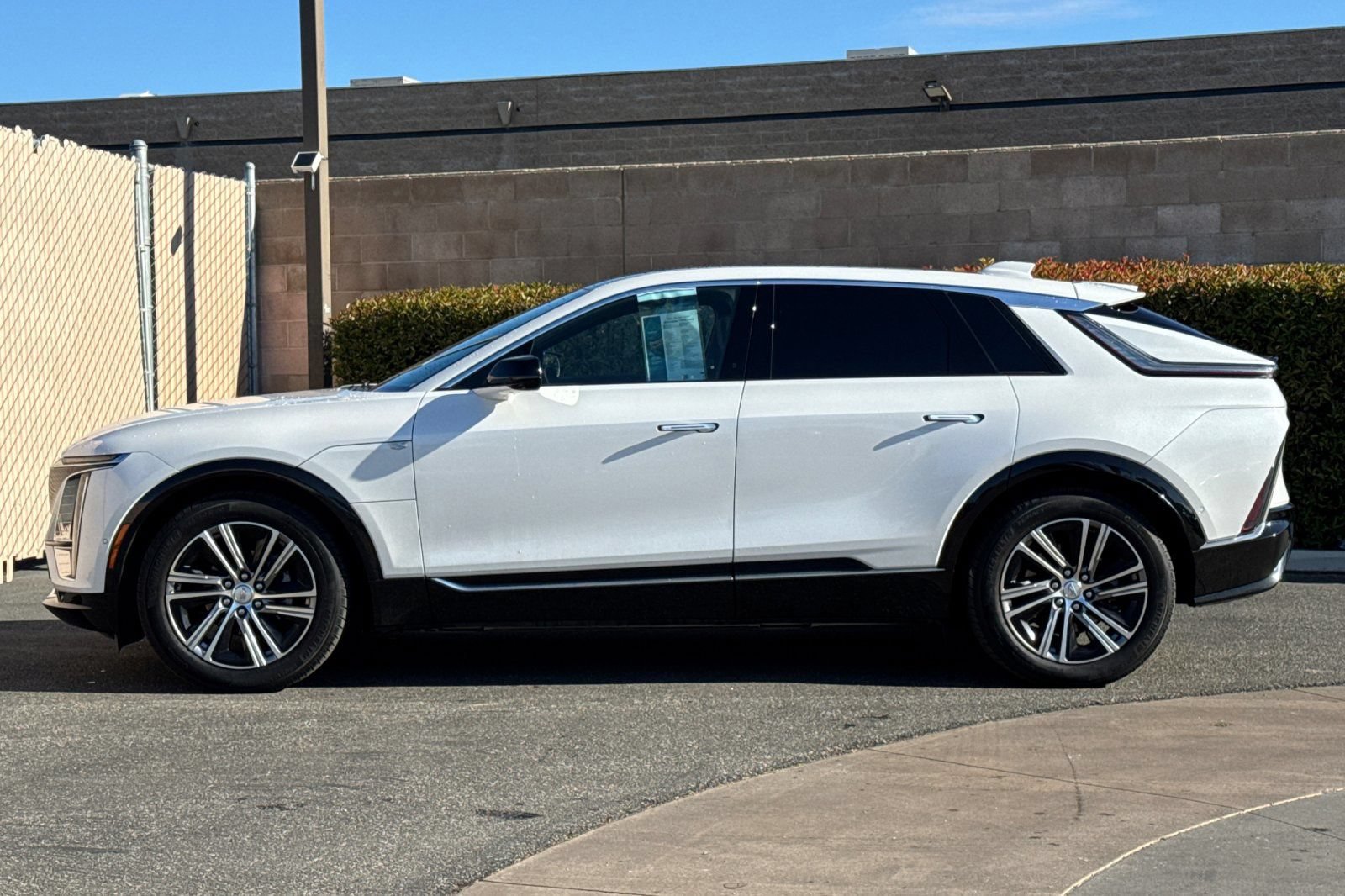 Certified 2024 Cadillac Lyriq Luxury AWD/4WD image 7