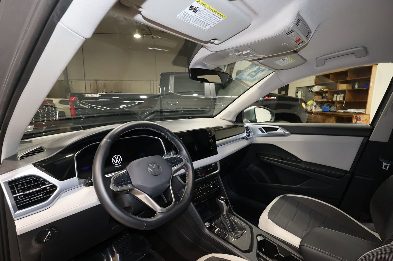 Used 2025 Volkswagen Taos SE image 9