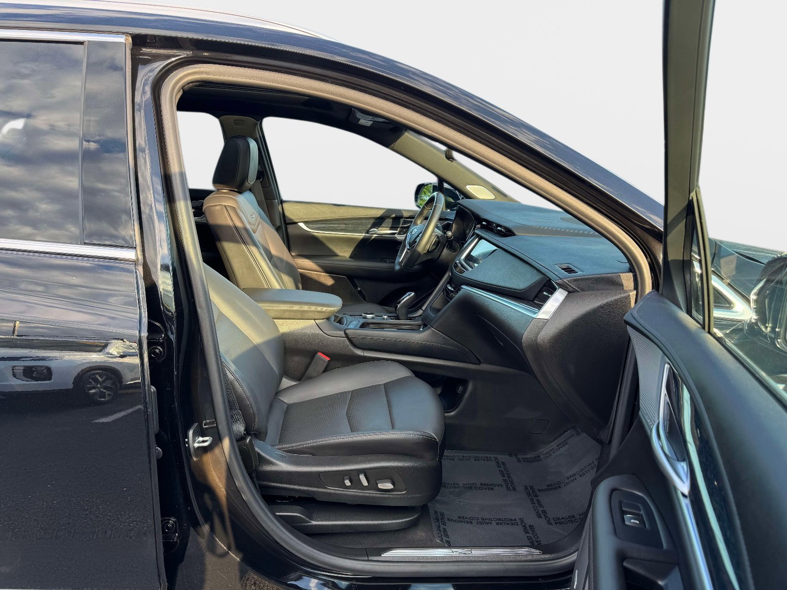 Used 2024 Cadillac XT5 Premium Luxury w/ Technology Package AWD/4WD image 13