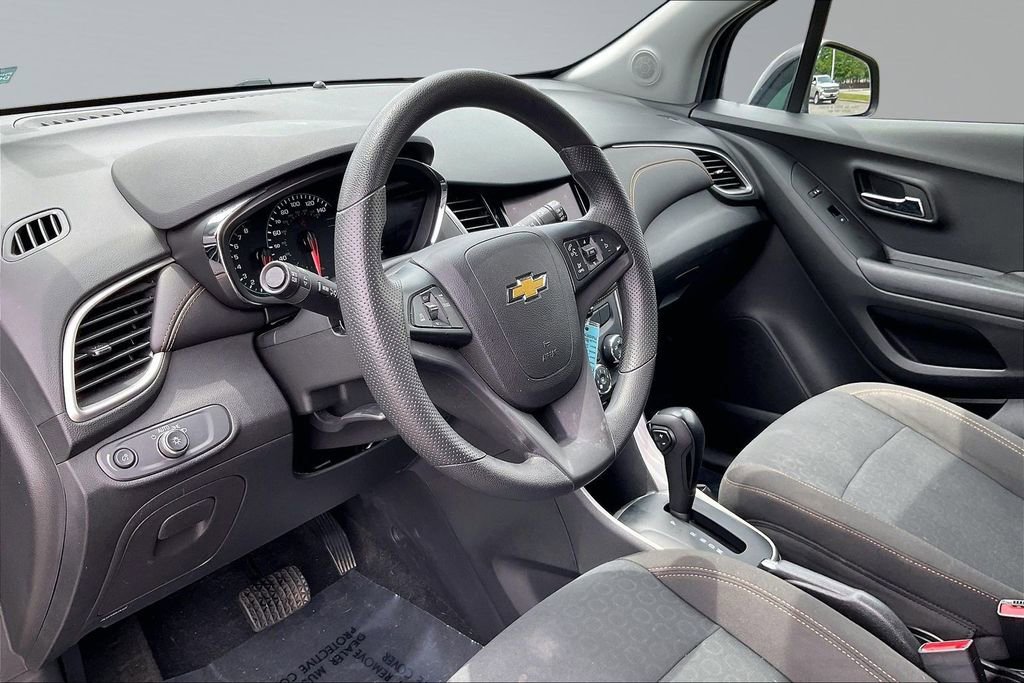 Used 2022 Chevrolet Trax LS w/ Tint and Cruise Package AWD/4WD image 14