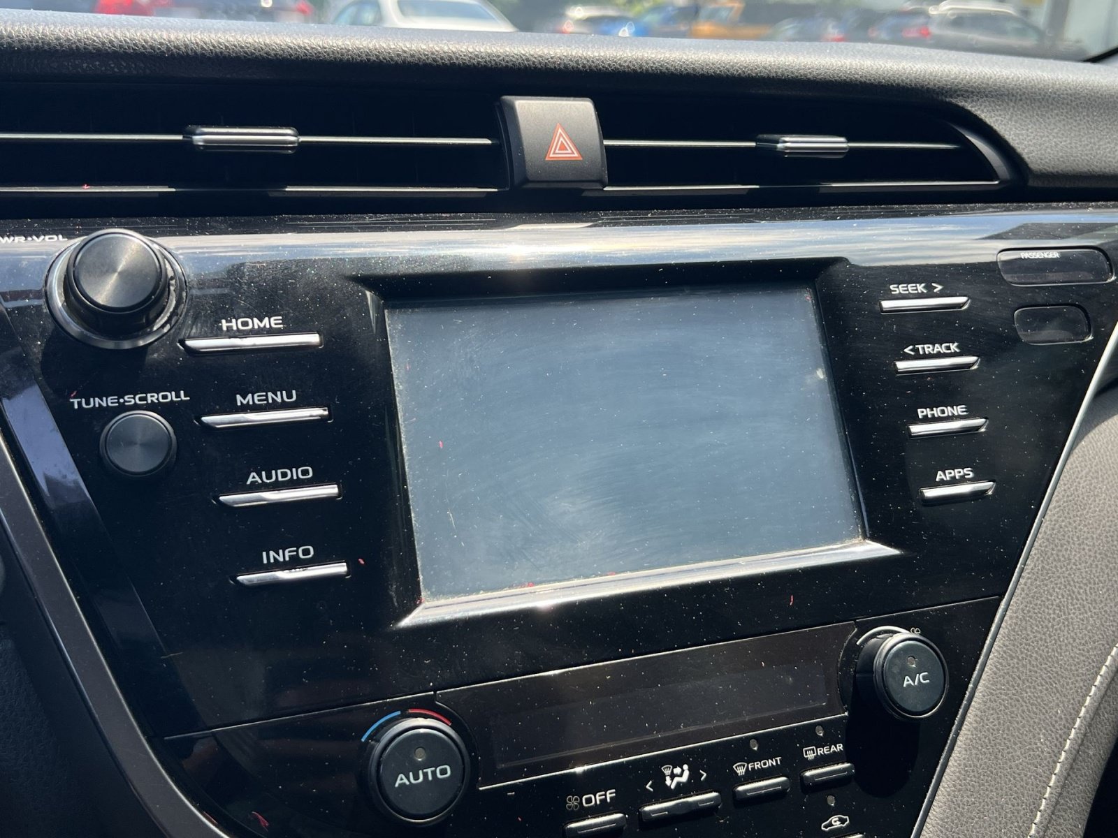 Used 2018 Toyota Camry SE FWD image 15