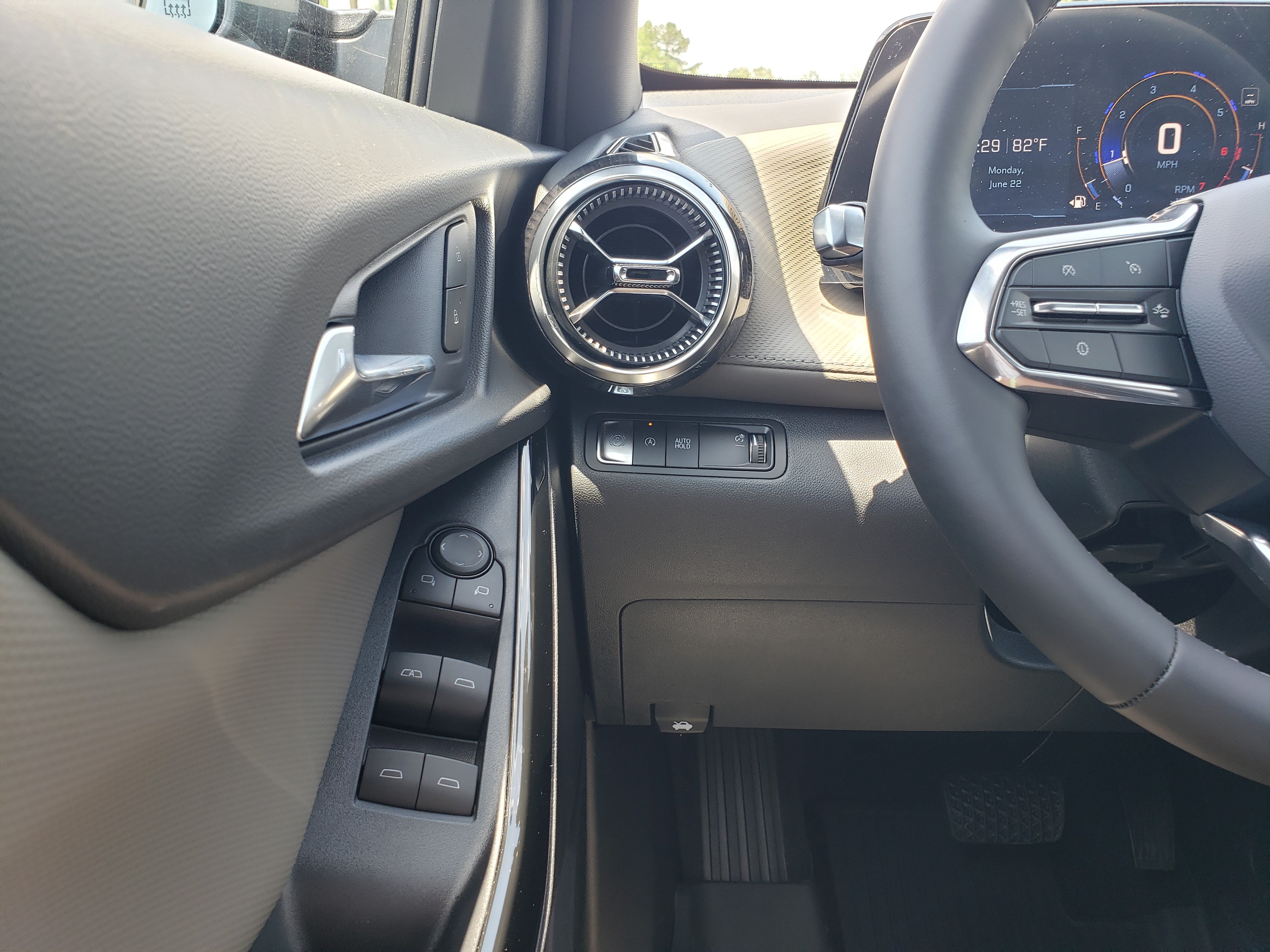 New 2026 Chevrolet Equinox LT w/ Convenience Package II FWD image 13