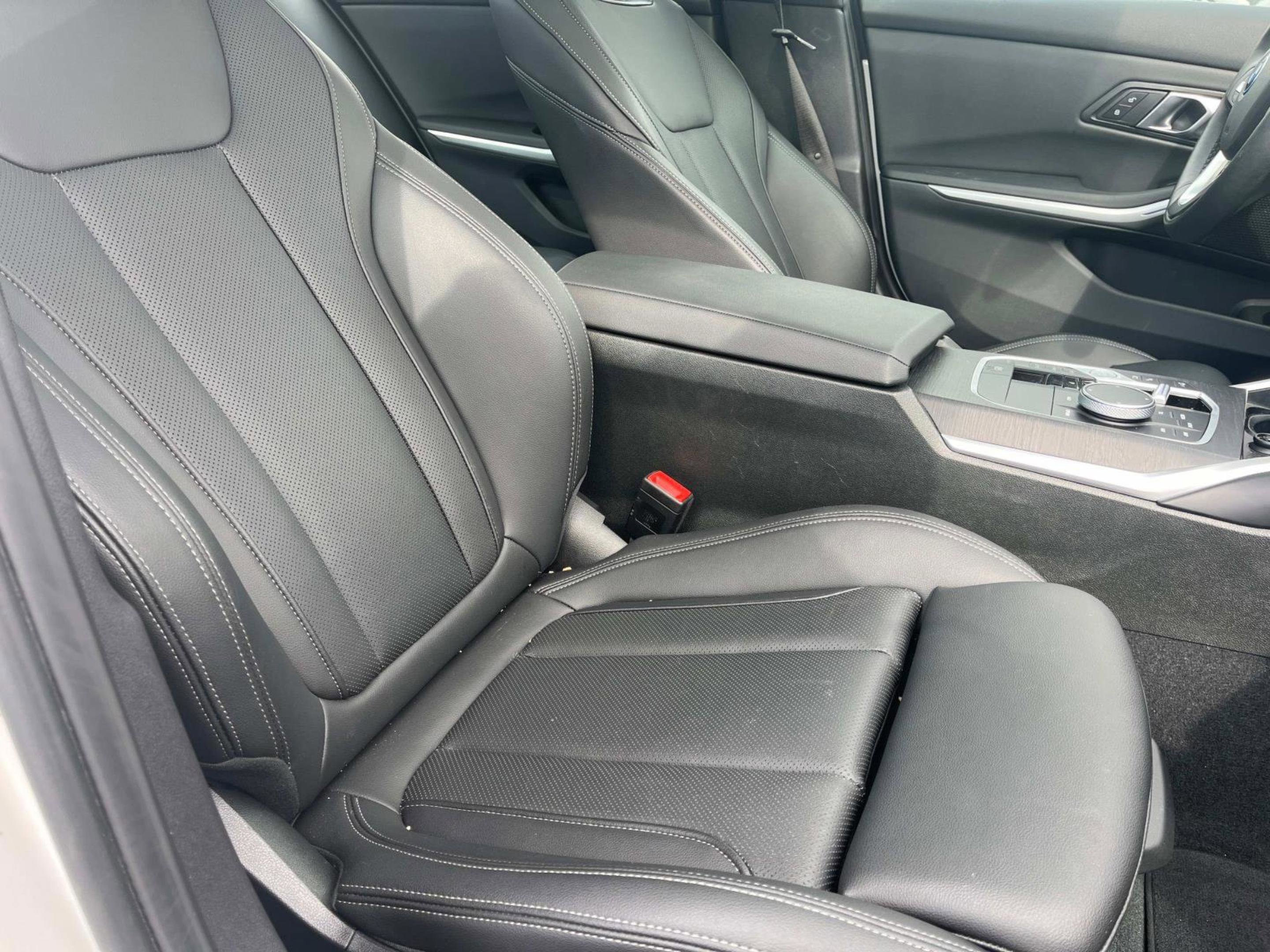 Used 2024 BMW 330e xDrive image 46