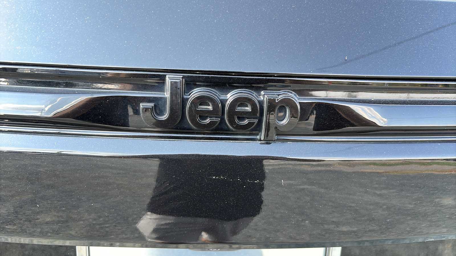 Used 2025 Jeep Grand Cherokee Altitude AWD/4WD image 12