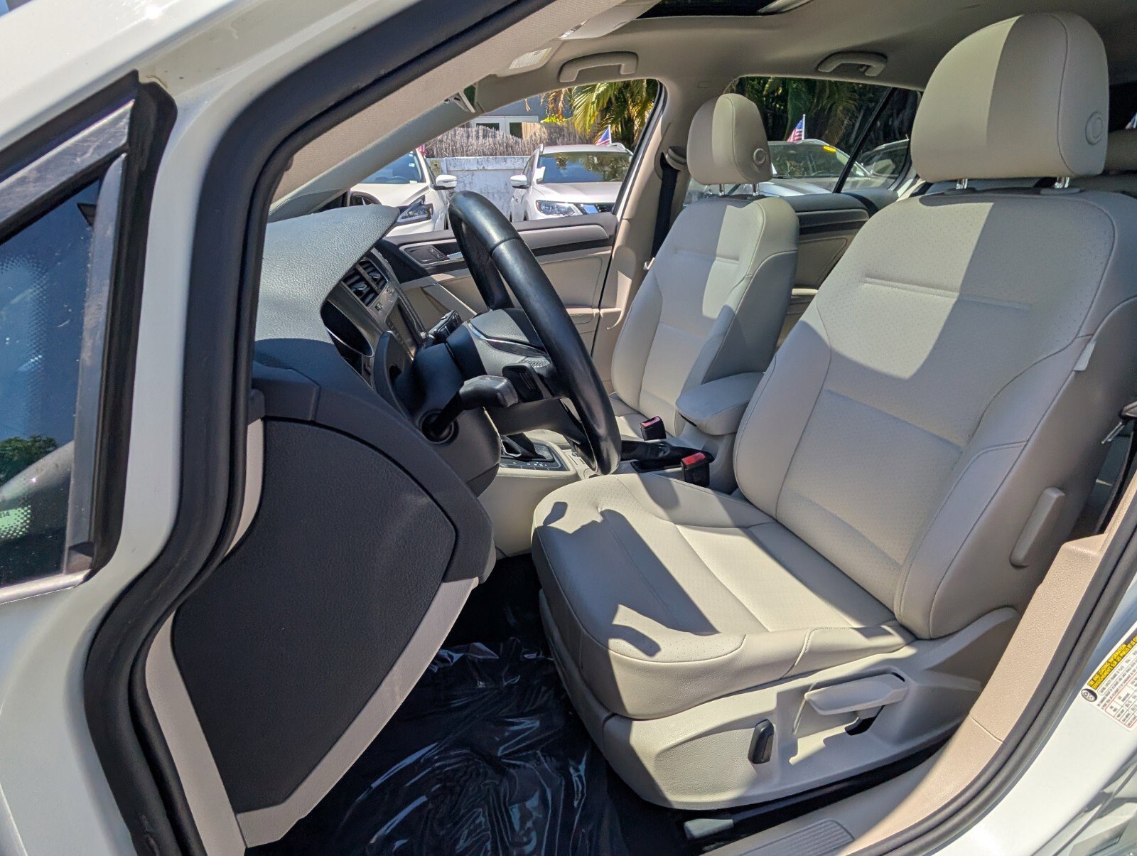 Used 2017 Volkswagen Golf Wolfsburg Edition image 10