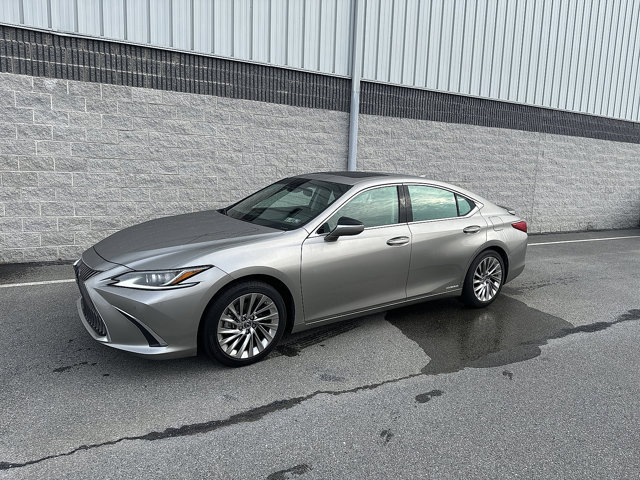 Used 2020 Lexus ES 300h w/ Luxury Package