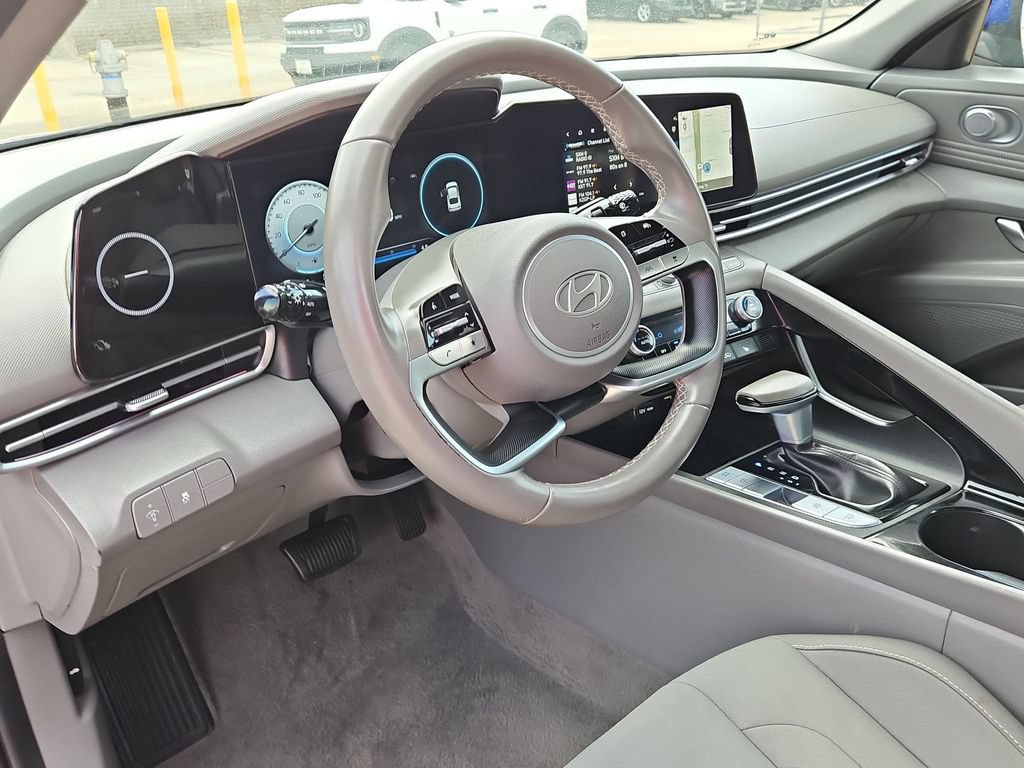 Used 2025 Hyundai Elantra SEL FWD image 15