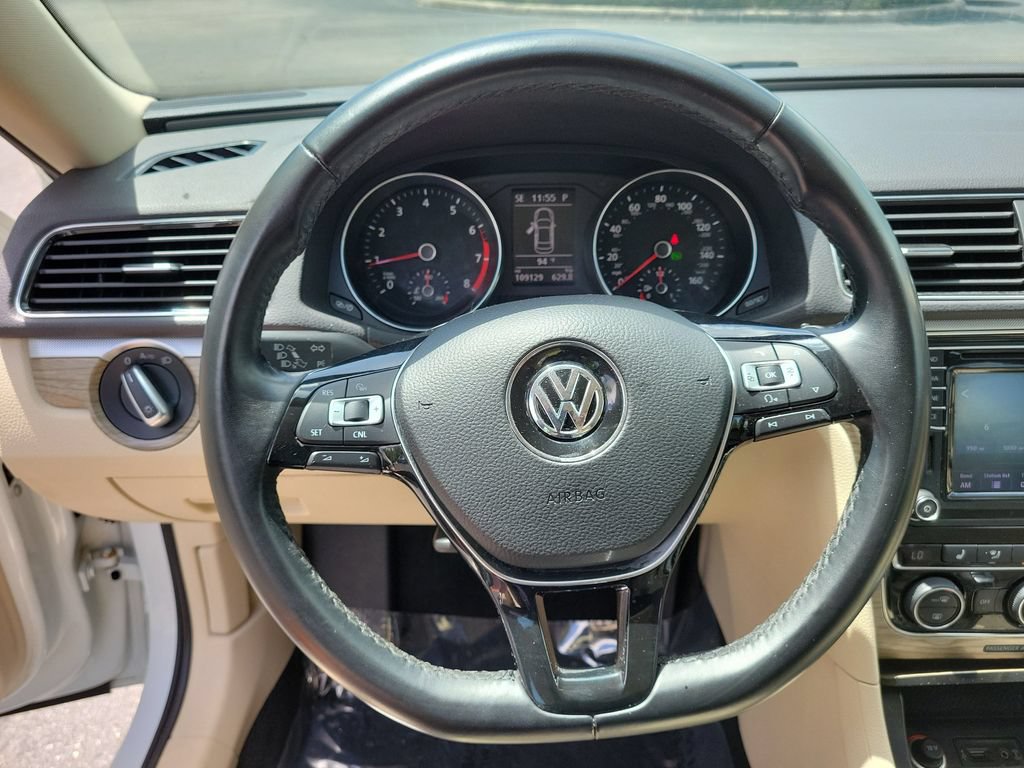 Used 2017 Volkswagen Passat 1.8T SE FWD image 29