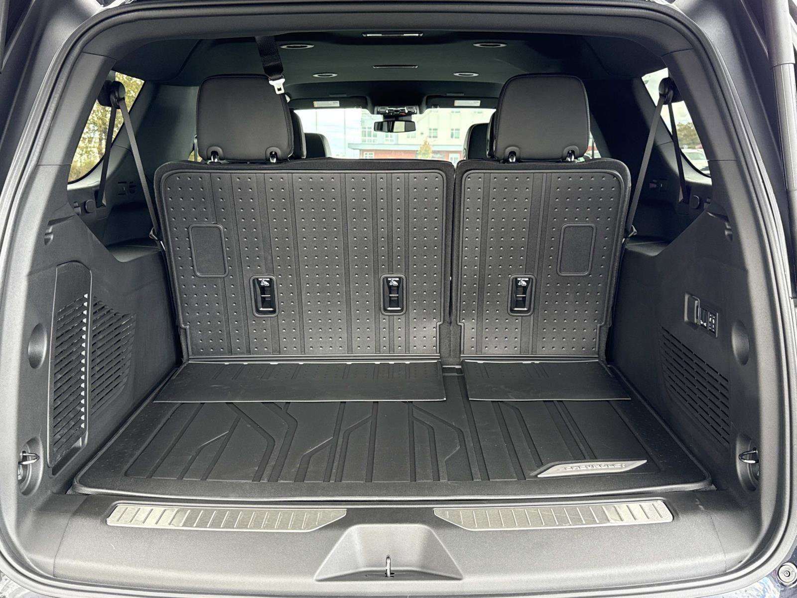 New 2026 Chevrolet Suburban Premier image 12