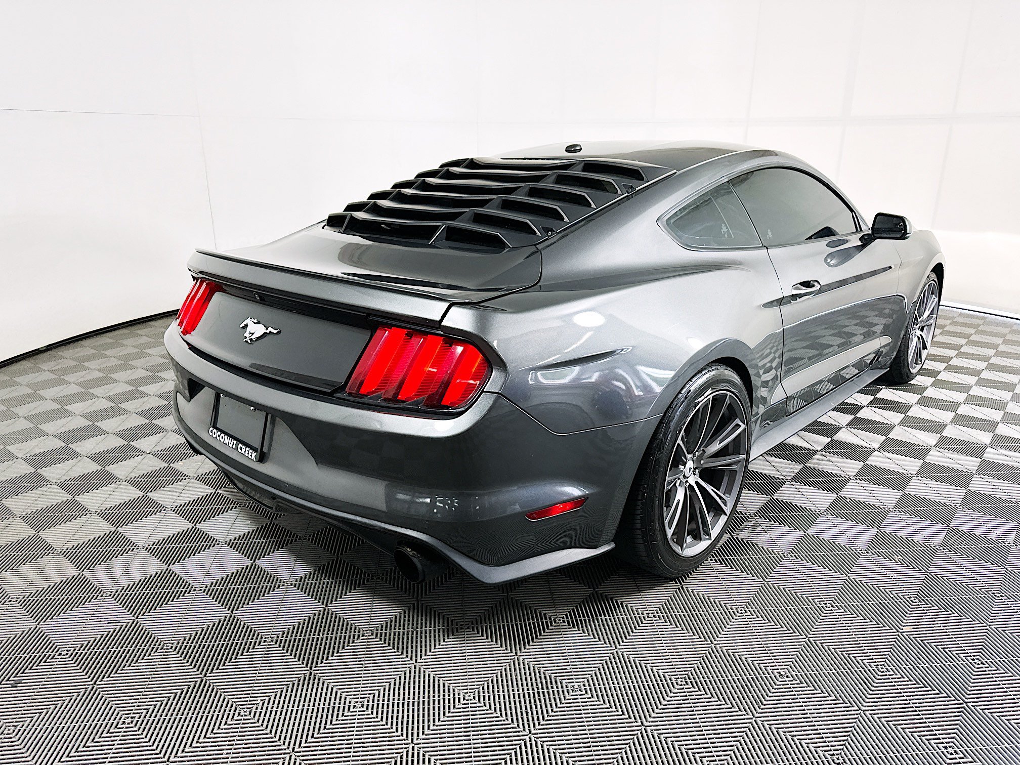 Used 2017 Ford Mustang Premium RWD image 3